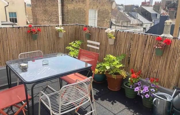 Sebastien's listing on misterb&b - Secluded roof terrace.