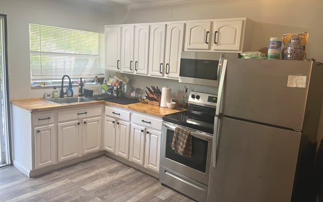 Hidden gem with private yard, minutes from gay nightlife
