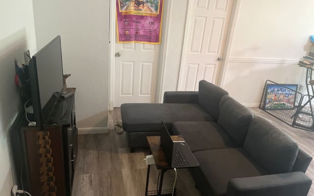 Hidden gem with private yard, minutes from gay nightlife