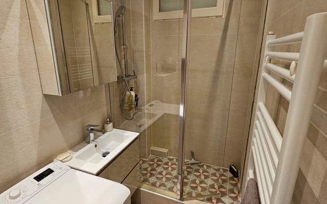Wohnung mit 2 Zimmern, 300 m vom Stadtzentrum Clichy und 400 m von...