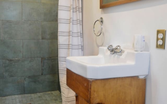 Petite chambre double dans notre maison d'hôtes