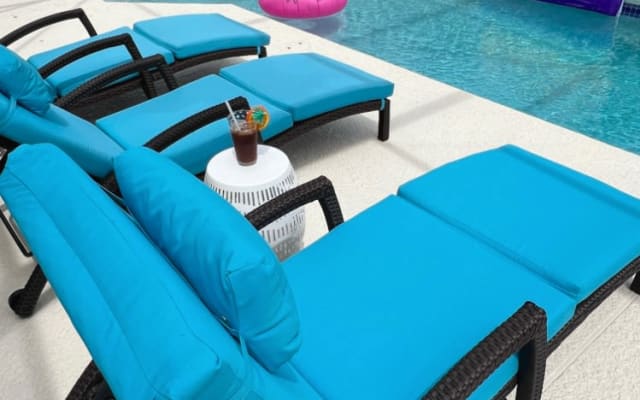 Darren and gaetans Inserat auf misterb&b - Relax by the pool