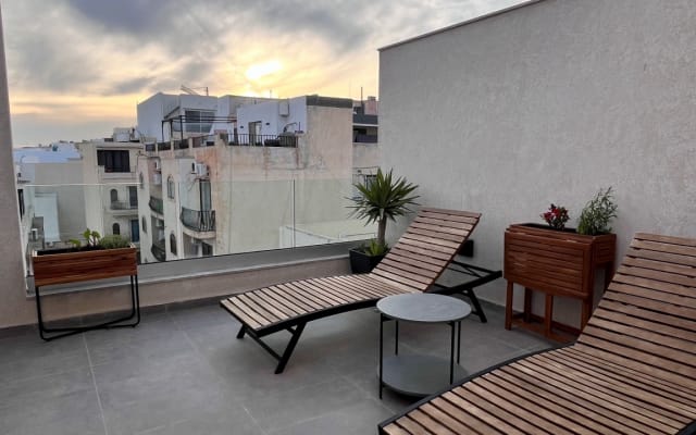 Acolhedor apartamento com terraço, a um minuto do passeio marítimo de...