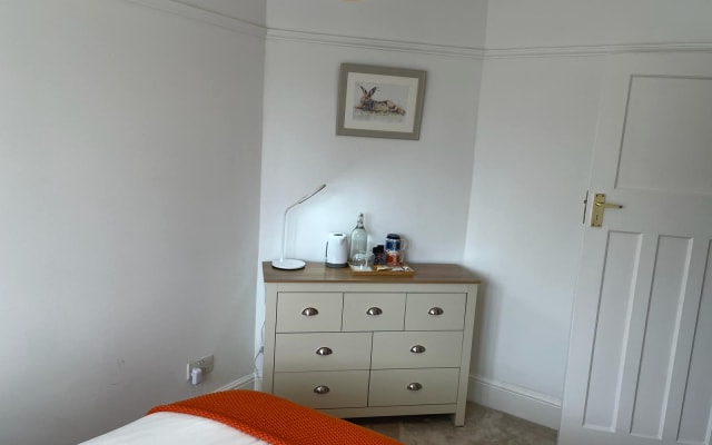 Lovely room in shaired house newly renevated house in Abbey Wood