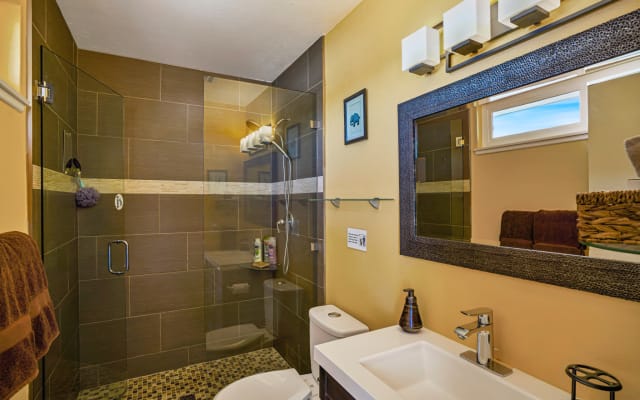 Ritiro di 3 vani e 2 stanze con piscina da 50', spa e vista sul davanti e sul retro - Foto 9