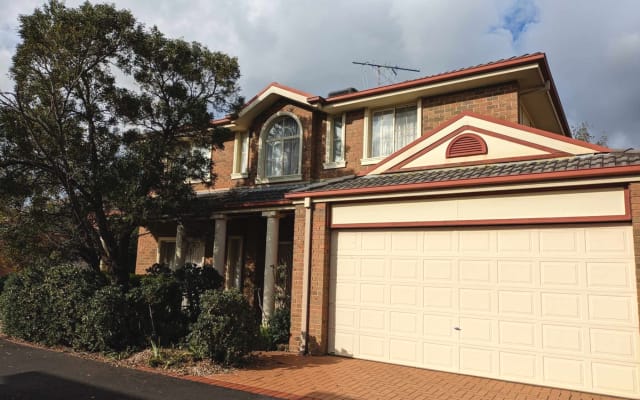 Habitación con cama doble y baño privado en Melbourne suburbios del...