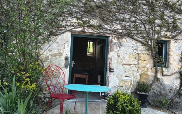 Cider house in RCH on garden with PMR access Terrace garden dogs...