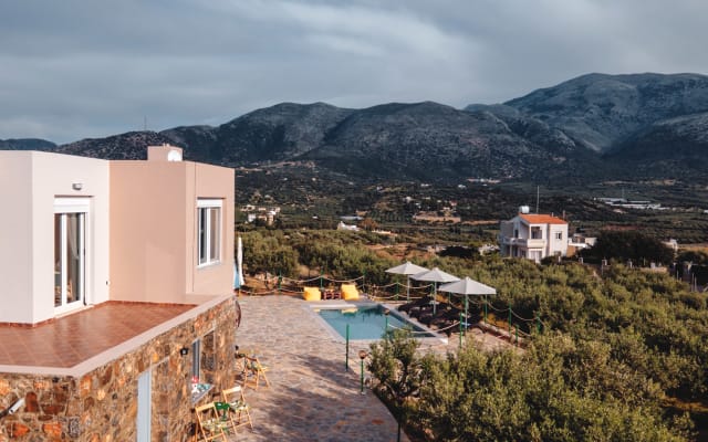 Villa Aktis mit Süßwasserpool und Meerblick