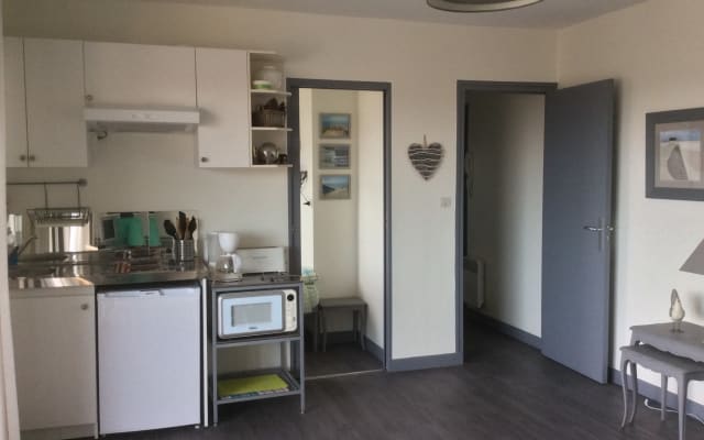 Studio-Kabine in der Nähe von Strand und Geschäften