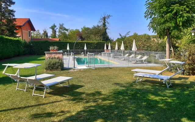 double room,with garden at the foot of the langhe