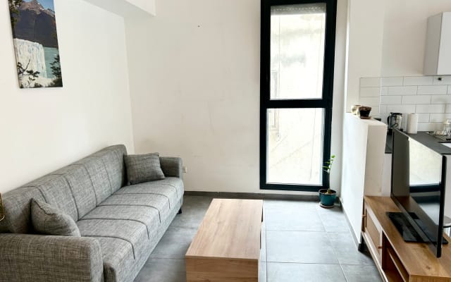 Bel apt a avec balcon - Photo 4