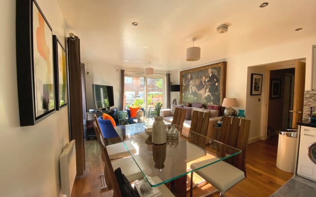 Spacious Flat Great Location