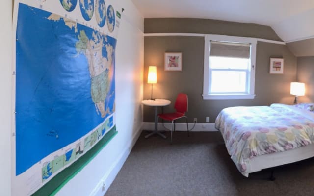 Accogliente letto matrimoniale e letto a due piazze nella guesthouse