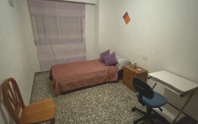 Quiet central apartment close to train station and bus station