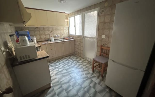 Quiet central apartment close to train station and bus station