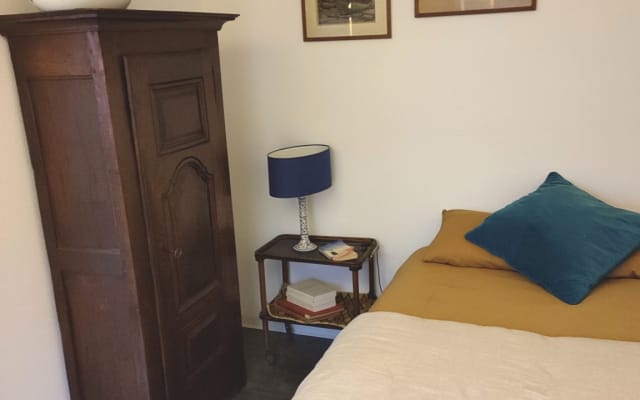 Bonita habitación en un tríplex cerca del centro de Burdeos