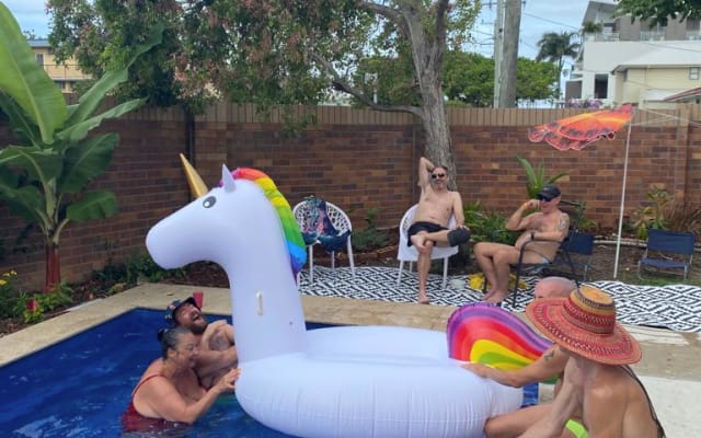 Badebär: Strandvorort, Pool, freundliche schwule Gastgeber. Balkon-Zimmer - Foto 12