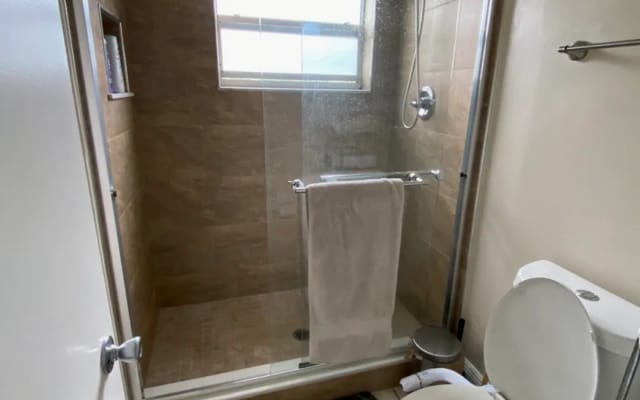 Se alquila acogedora habitación con baño privado - Foto 4