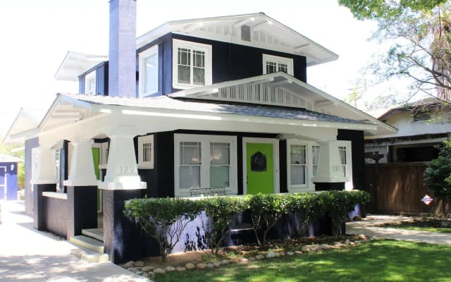 Rare upstairs apartment in 1920's Craftsman Airplane Bungalow
