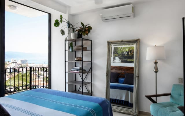 Camera privata con balcone vista baia a 5 de Diciembre