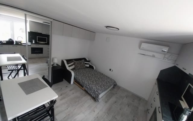 Studio indépendant dans une maison en ville