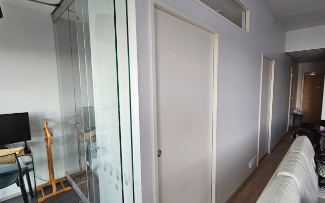 Zimmer in stilvoller Wohnung mit Aussicht und Sauna. - Foto 8