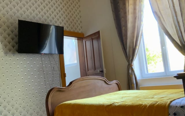 Yellow room with private bathroom in a home-stay