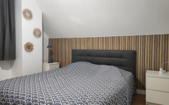  "Charming Room with Garden: Oasis of Serenity in the City"