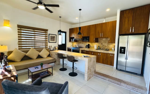 Hermosamente renovado privado 1 Bdrm. Guesthouse - A pie de todo