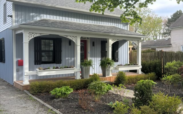 Maison patrimoniale bien décorée à 3 pâtés de maisons de la plage