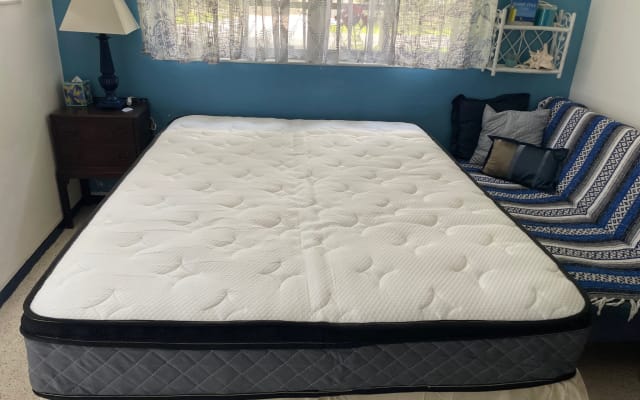 Mike's listing on misterb&b - Brand new mattresses in both bedrooms as of May-June 2024. This is the Beach Bedroom 