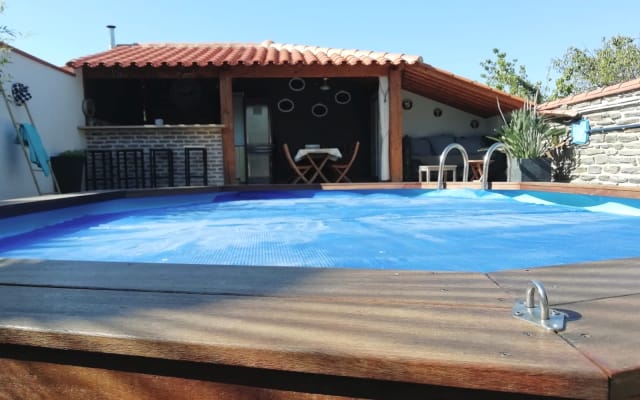 Camera da letto con bagno privato con doccia, piscina, parcheggio