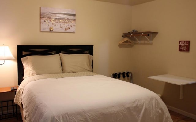 R3- Doppelzimmer mit eigenem Bad- Rainier Guesthouse