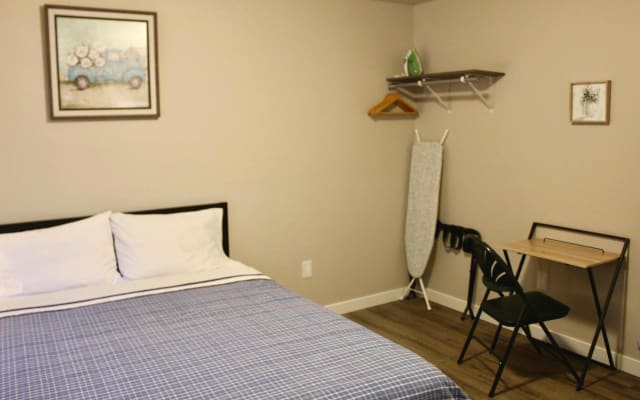 RB- Doppelzimmer mit eigenem externen Bad- Judkins Guesthouse