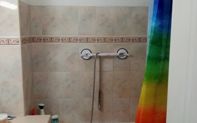 quarto privado virado para o canal du midi .