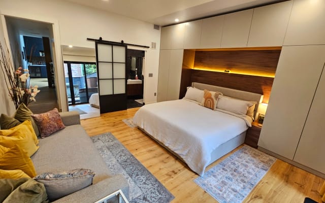 Luxury townhouse room w/ private bathroom and hot tub on Capitol Hill