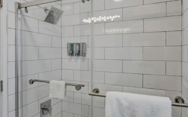 Serene Oasis, Pool, Parking, Remodeled & Central - Picture 8