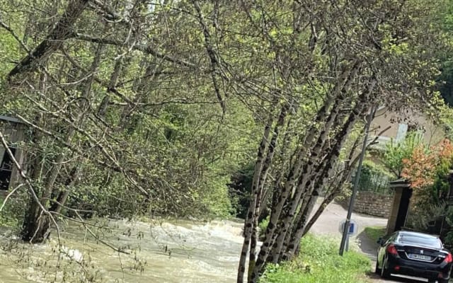 Gästezimmer zwischen Rodez und Conques am Ufer des Baches