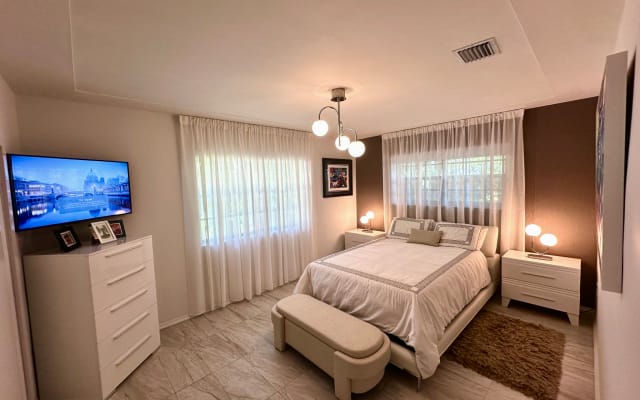 Quarto privado numa localização privilegiada em Miami! Desfrute da...