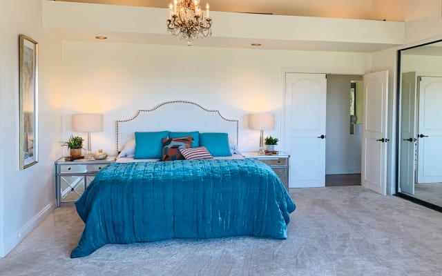 Grand Suite in Treehouse ~ Hot Tub ~ Garden Oasis