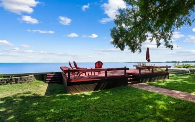 Restored, historic log cabin & deck right on Lake Erie. Quiet & safe