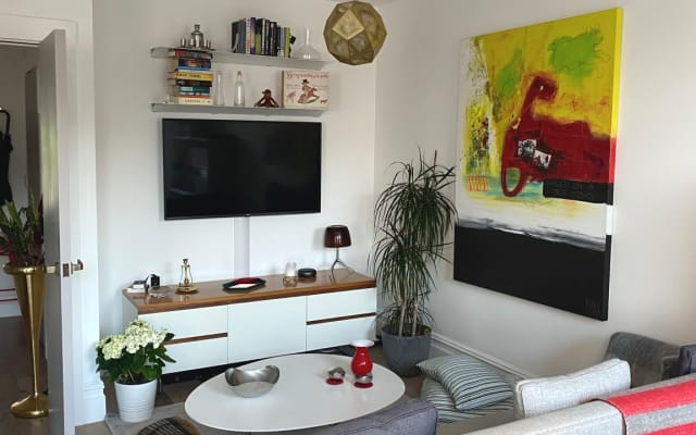 Bedroom and own bathroom in zone 1 convenient for LHR and Centre