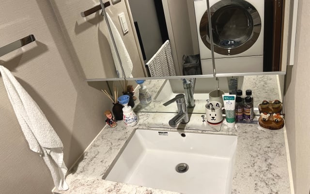 Apartamento novo, limpo e acolhedor numa localização super conveniente.