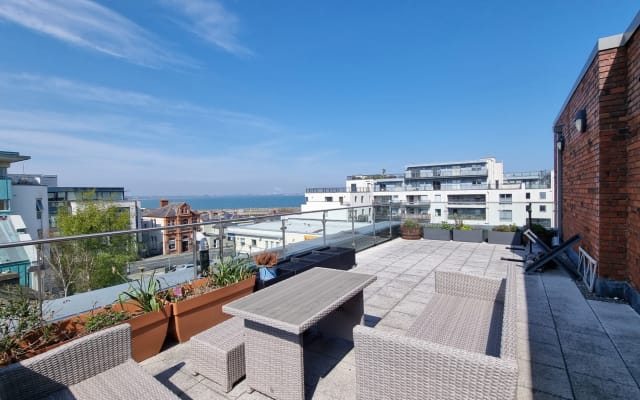 Apartamento con vistas al mar, bien amueblado y espacioso