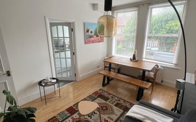 Joli appartement, à 5 minutes à pied de la gare de Herne Hill (zone 2).