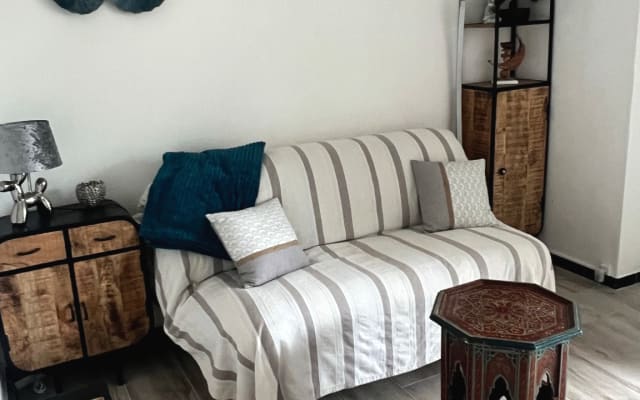 Comfortable downtown studio with private parking - Picture 7