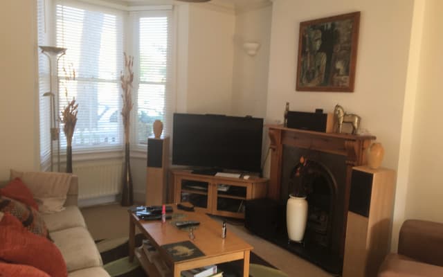 Bedroom available in house in Teddington