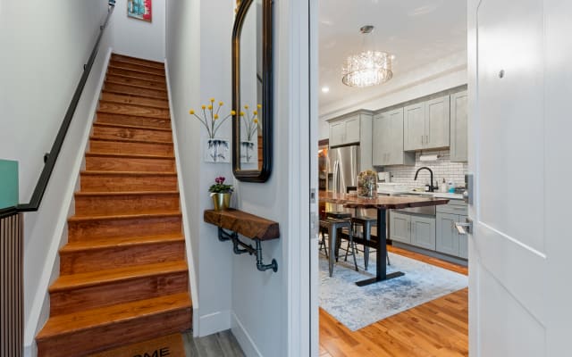 Philly Eraserhood Elegance - 2B/2B, 2LVL, Private Entrance