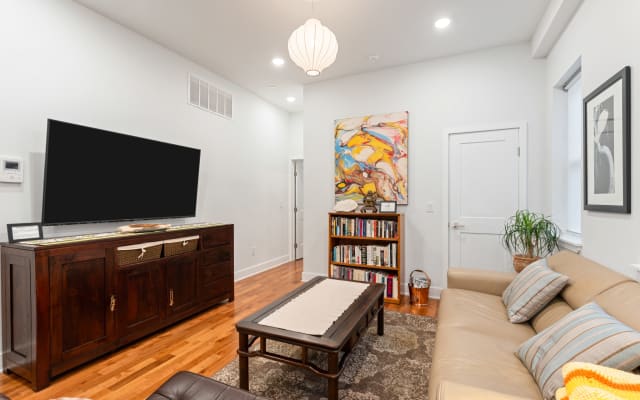 Philly Eraserhood Elegance - 2B/2B, 2LVL, Private Entrance