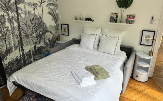 Haussmann-style room in the heart of the Marais